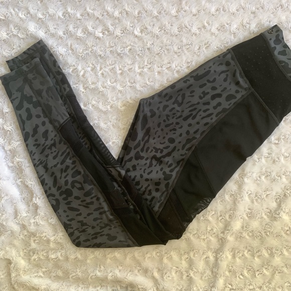 Lululemon leopard print mesh just breathe pant - Picture 3 of 8